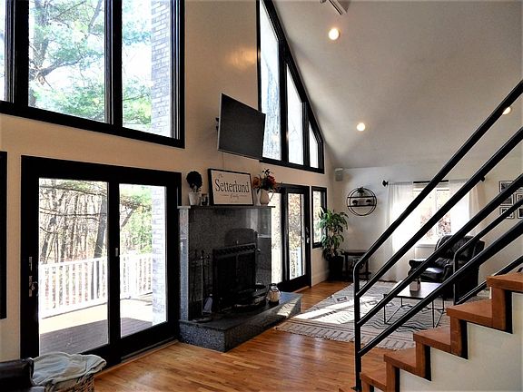 3rd image of 51 Pierce Rd