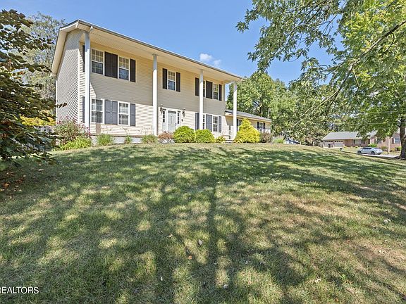 2nd image of 9005 Candlewood Dr