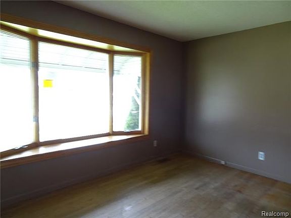 2nd image of 28914 Bradner Dr