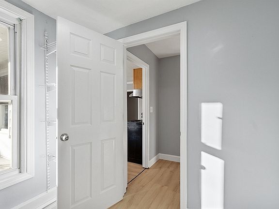 4th image of 24 Greenwood St
