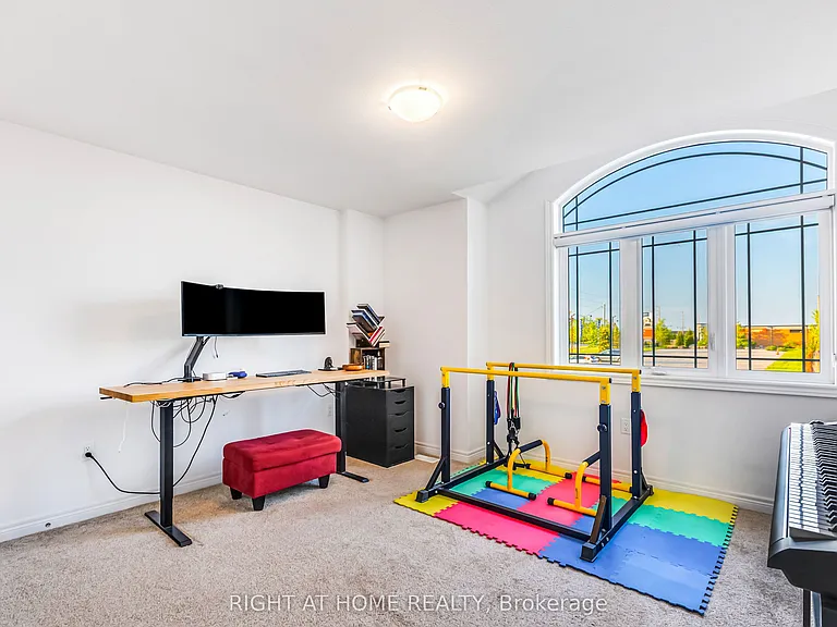 330 Gillespie Dr — Photo 33