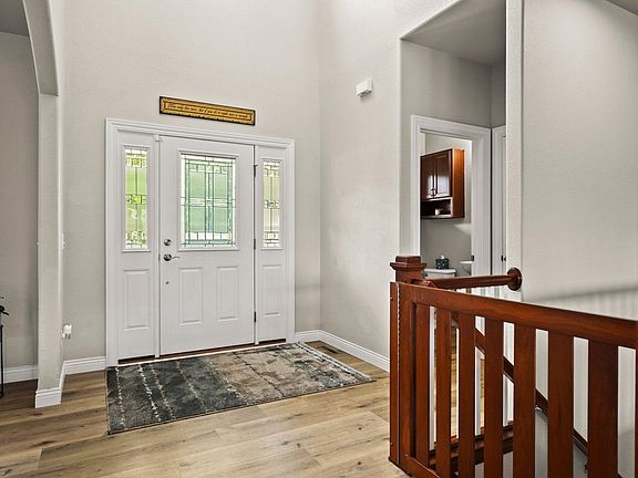 5th image of 307 Erin Ct