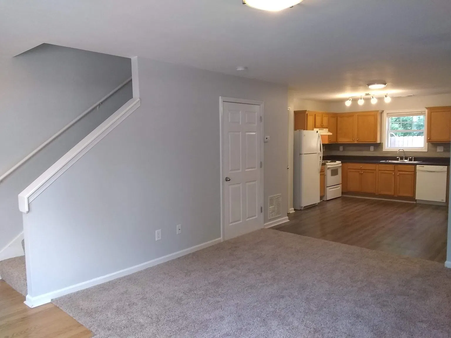 2 bed, 2.5 bath, 1152 sqft, $1,500 — Photo 2