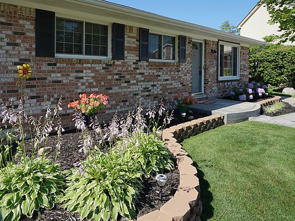 3rd image of 43919 Marne Ct