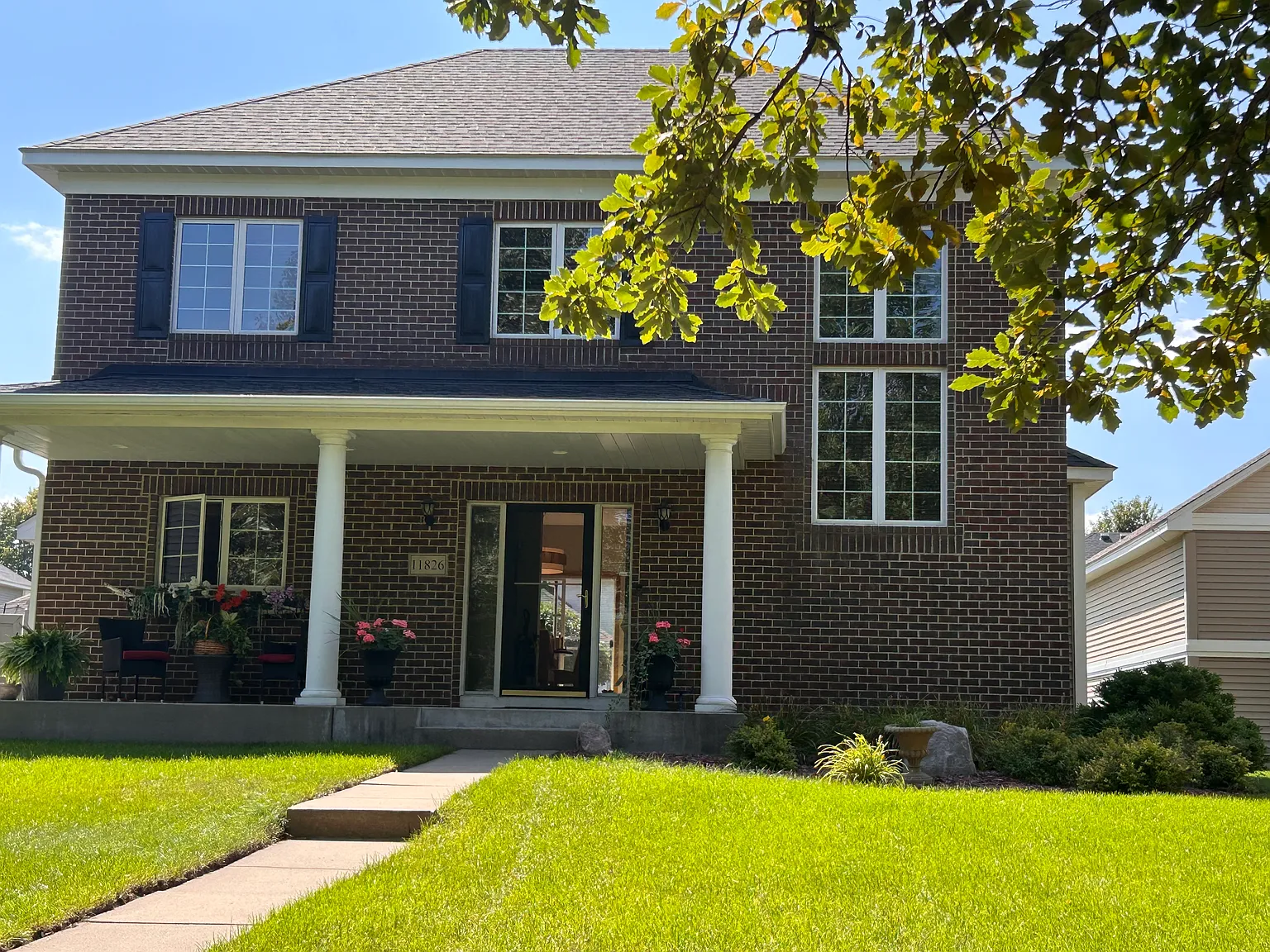 11826 S Lake Boulevard NE — Photo 1