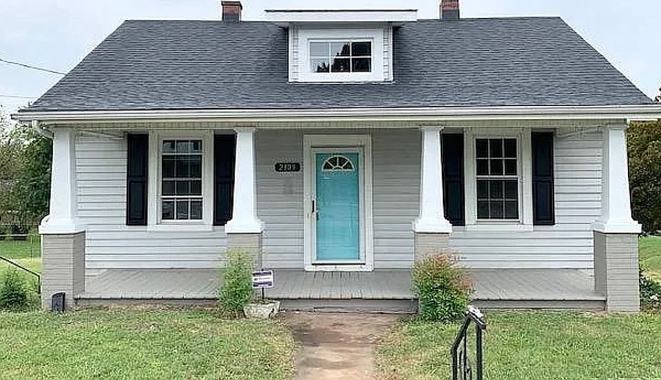 1st image of 2109 Mayflower Dr