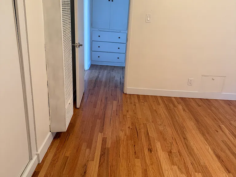 4930 Woodman Ave #10 — Photo 14