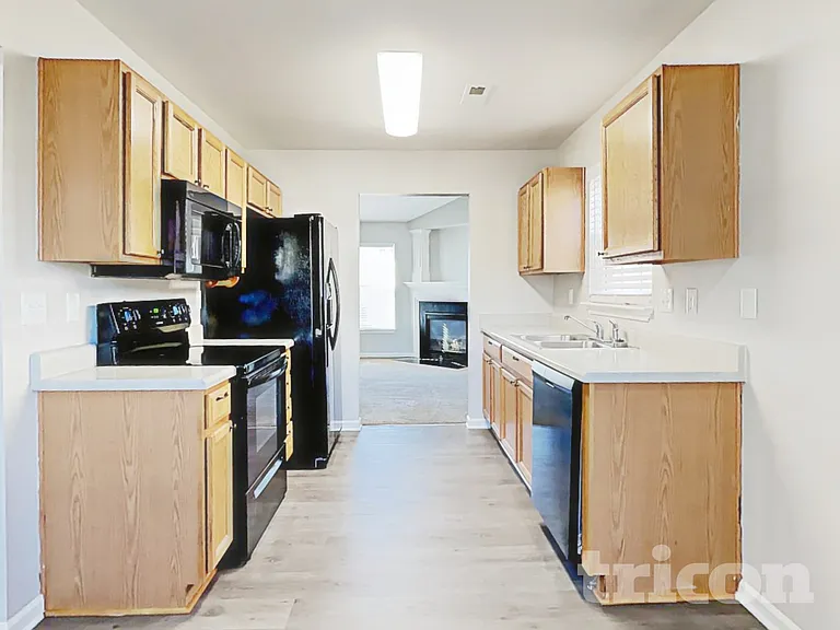 10203 Green Hedge Ave — Photo 4