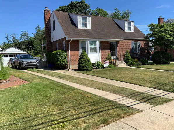 6 Grenville Ct, East Rockaway, NY 11518