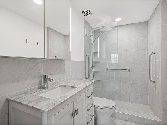 5th image of 1960 N Parkway Ave #511