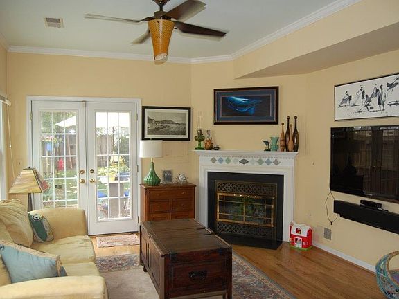 3rd image of 1006 Wythe St