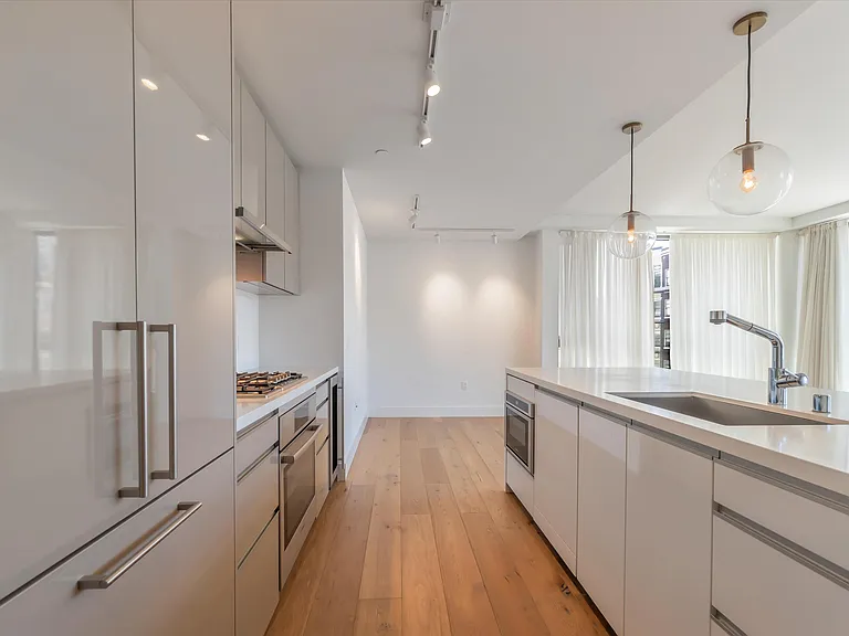 1450 Franklin St #505 — Photo 6