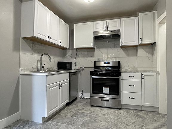 3rd image of 4333 Fremont Ave N #2B-1Ba-800Sqft