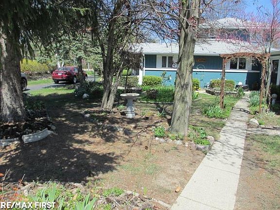 3rd image of 6004 Lakeshore Rd