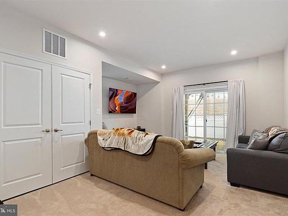 4th image of 715 River Crest Way