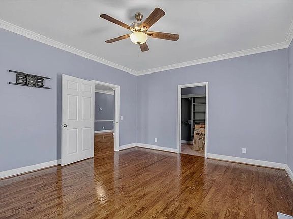3rd image of 1032 Lynch Rd