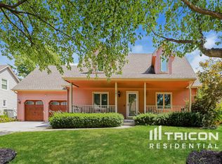121 SE Nottingham Ct, Lees Summit, MO 64063
