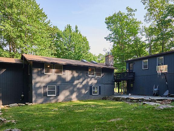 4th image of 108 Sugar Bush Dr