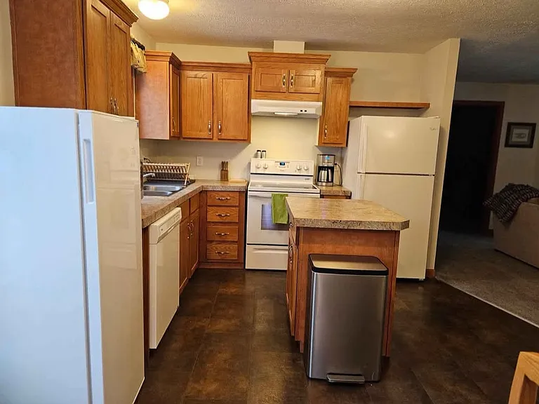 138 E Lake Dr — Photo 7