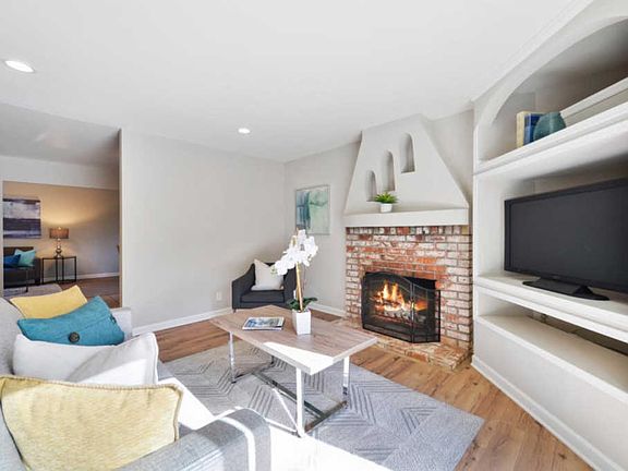 4th image of 1590 Willowgate Dr