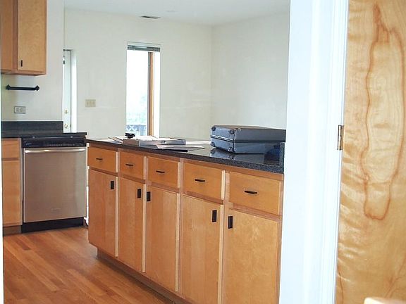 4th image of 1742 W School St #3