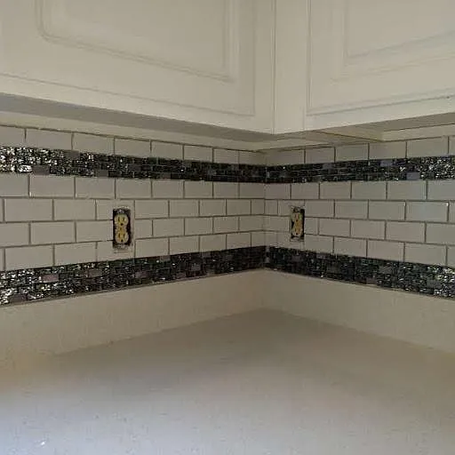 White Mirror Quartz w/Custom Ceramic Glass Backsplash