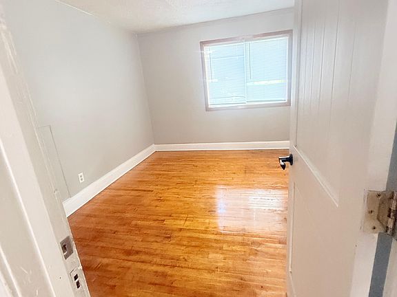 2nd image of 815 Sherburne Ave APT 1
