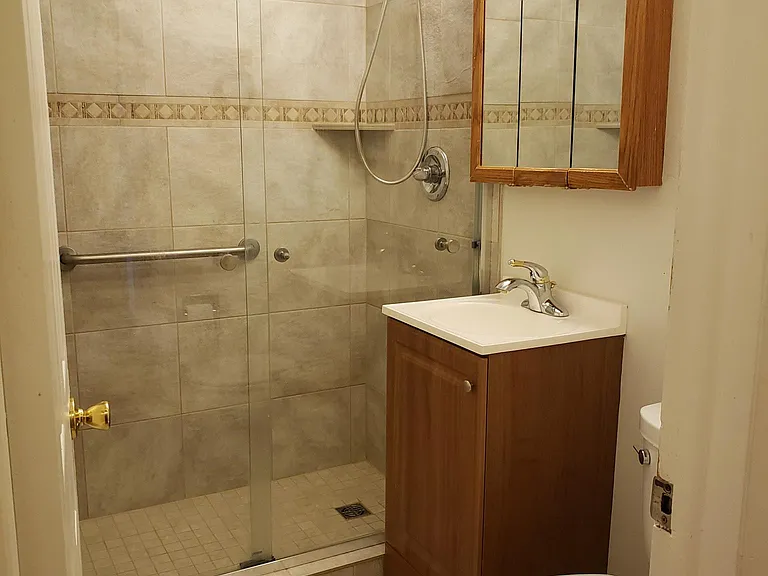 1902 Oakwood Dr — Photo 8