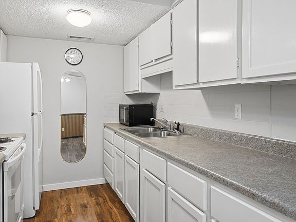 5th image of 3032 SW Lydia Ave APT 103