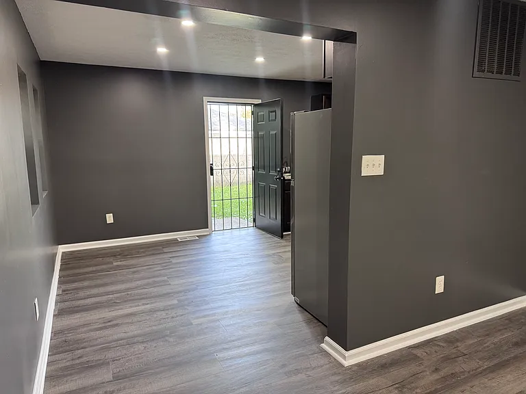 2135 Winfield Ave — Photo 5