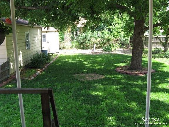 3rd image of 320 W Jewell Ave