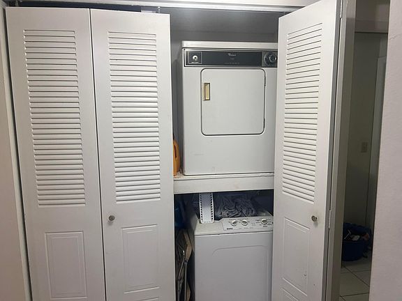 5th image of 2845 SW 22nd Avenue #1020