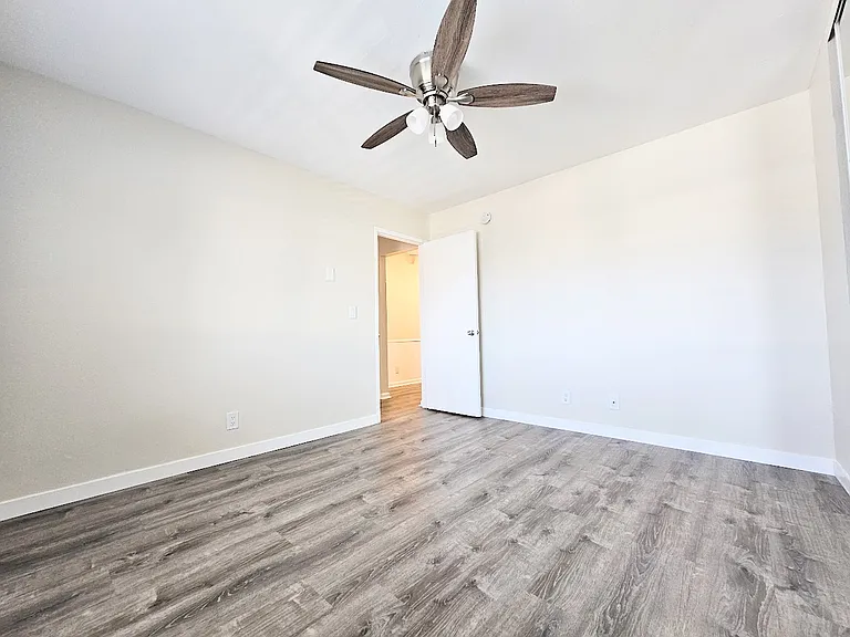 4919 Narragansett Ave #1 — Photo 15