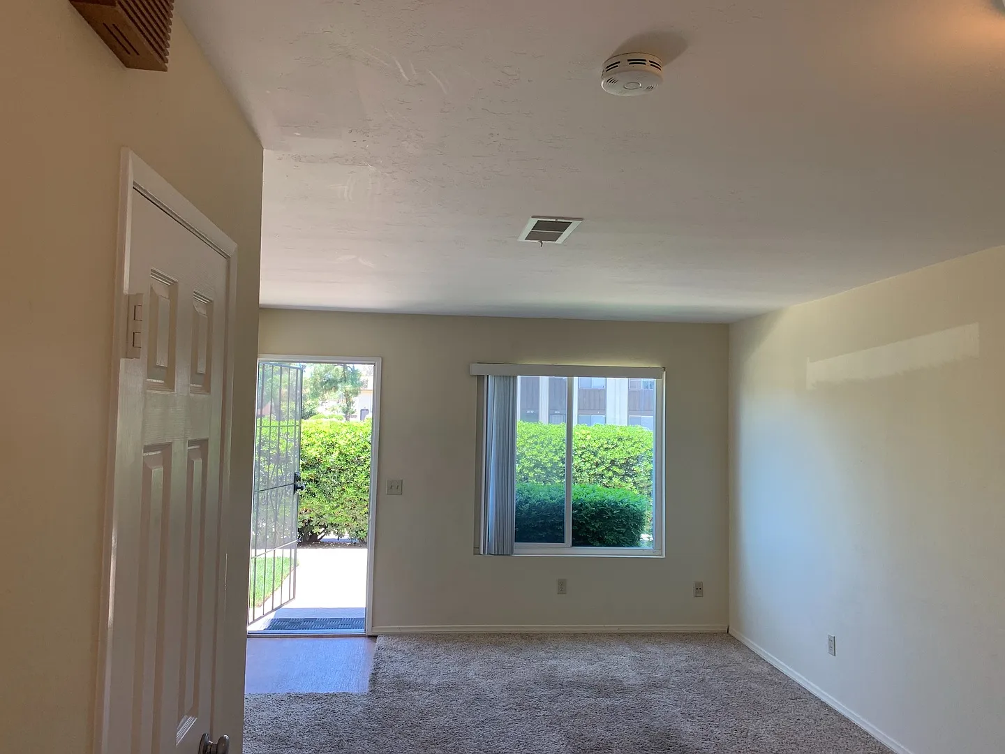 Cozy 2 Bed 1 Bath Home For Rent — Photo 3