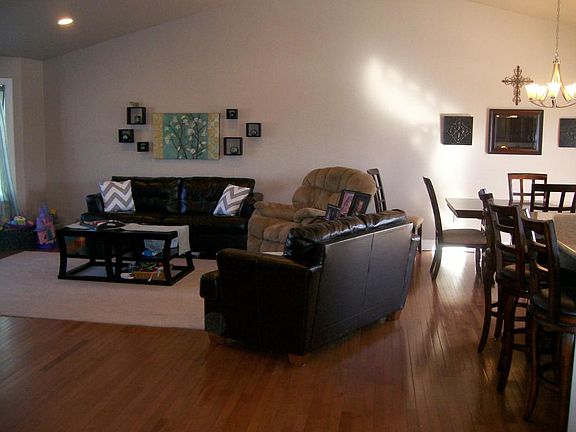 3rd image of 2363 41st Ave S
