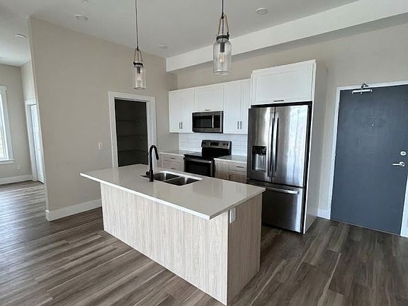 3rd image of 101 Roselin Ct