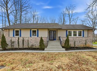 110 Hendrix Dr, Oak Ridge, TN 37830