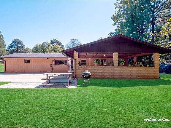 5th image of 490 Pinecroft Blvd