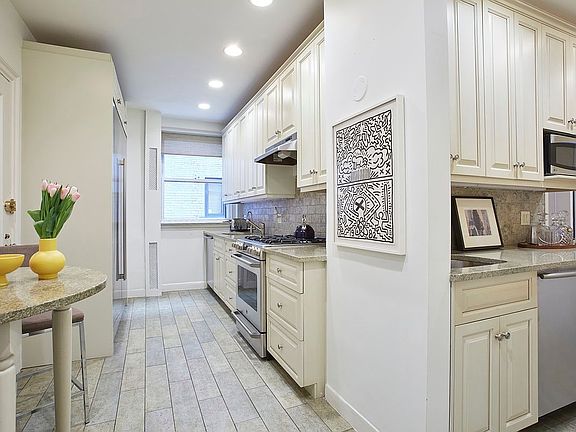 5th image of 180 E 79th St #2F