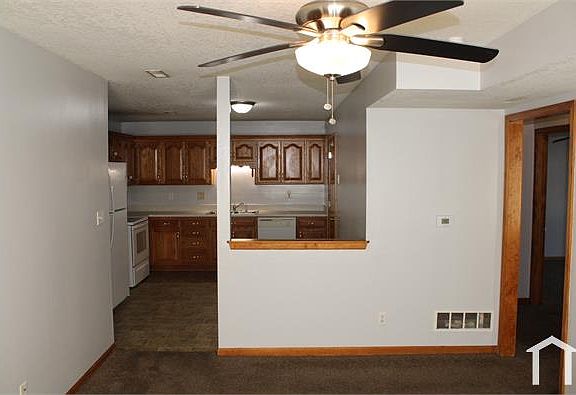 3rd image of 400 E Main St APT 3