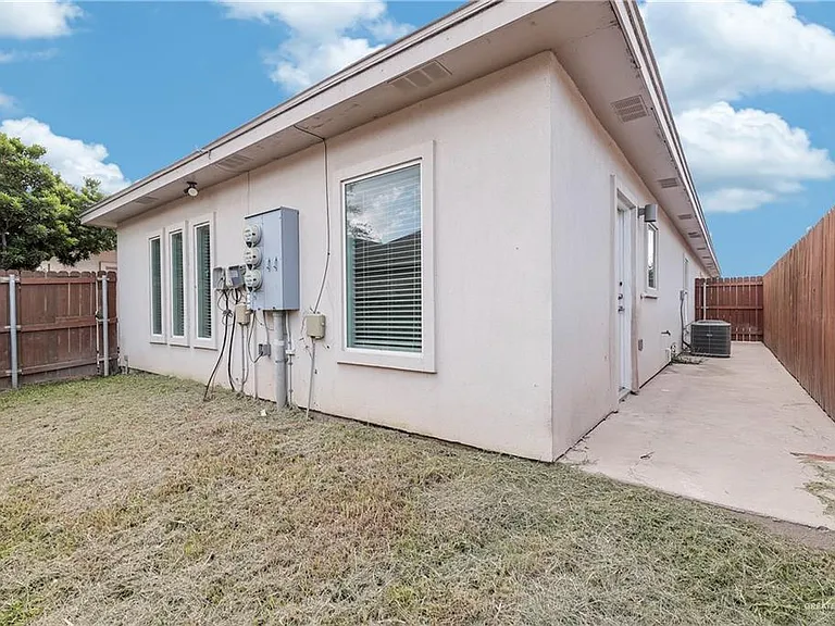 1012 E La Cantera Ave #4 — Photo 14