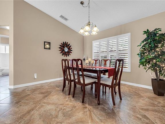 3rd image of 25336 Crestwater Dr
