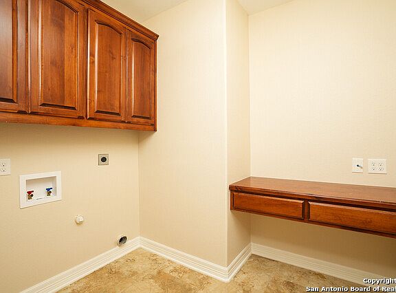 3rd image of 1212 Windsong Dr