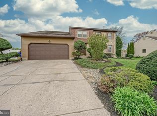 122 Apley Dr, Cherry Hill, NJ 08003
