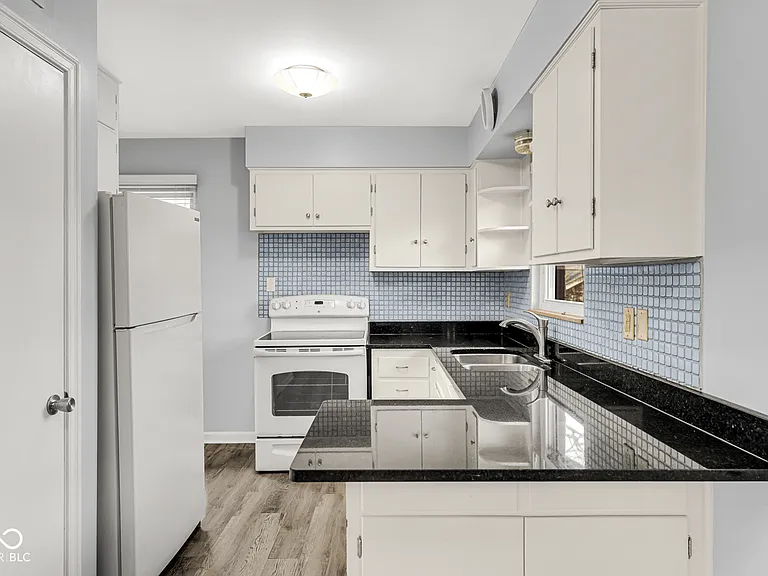 1420 Kessler Boulevard East Dr — Photo 15