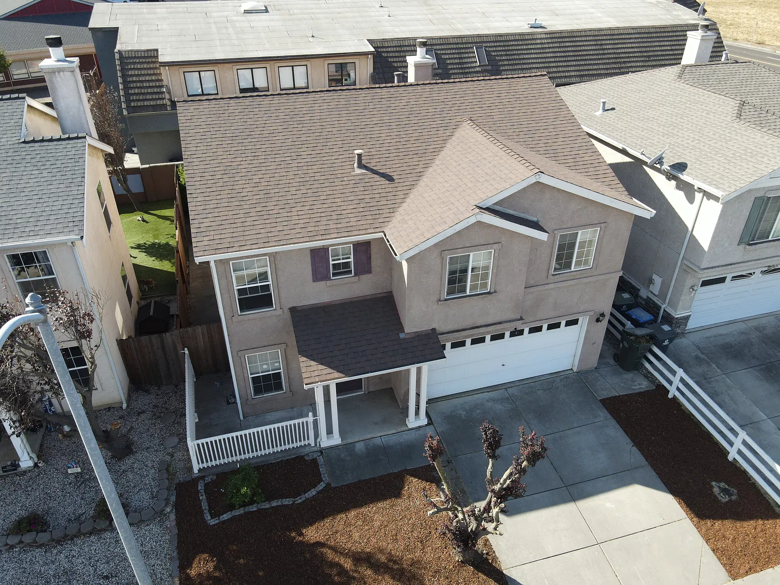 4 bed, 1957 sqft, $2,800 — Photo 2