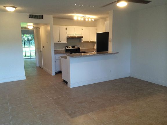3rd image of 1406 Meadows Cir W