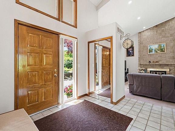 4th image of 39200 Heatherbrook Dr