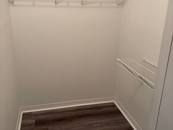 5th image of 6082 Westgate Dr APT 201