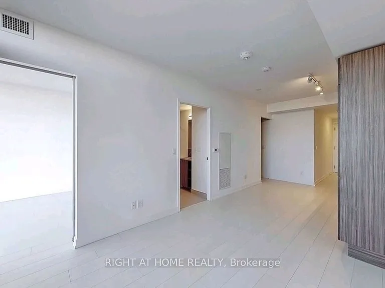 19 Western Battery Rd #Penthouse 11 — Photo 8